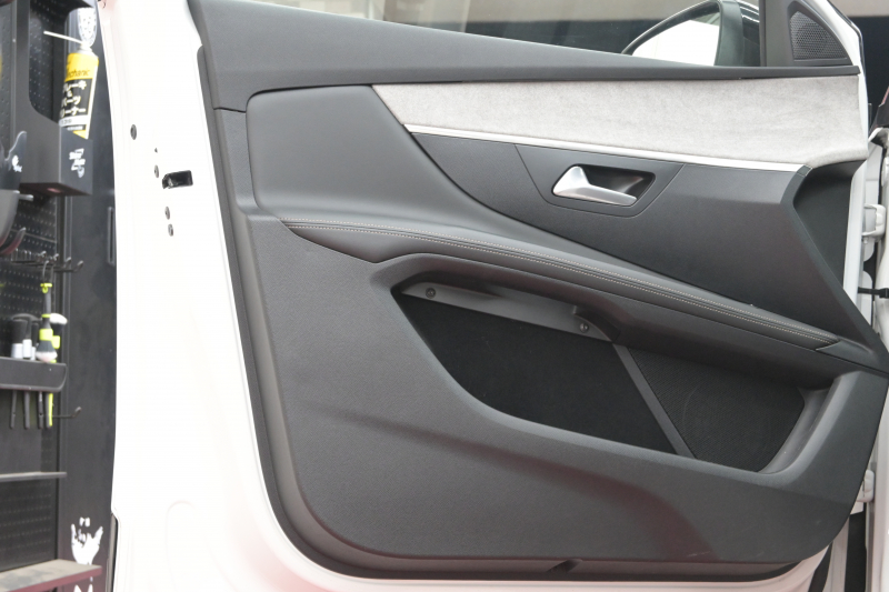 プジョー 3008 GT HYBRID4　ACC Pｽﾀ ECO ﾊｰﾌ革 ﾏｯｻｰｼﾞ機能 ﾊﾟﾉﾗﾏR ﾅﾋﾞTV 8ｲﾝﾁﾀｯﾁｽｸﾘｰﾝ AppleCarPlay 自動ﾃｰﾙｹﾞｰﾄ BSM LKA 純正18ｲﾝﾁAW　2年保証付