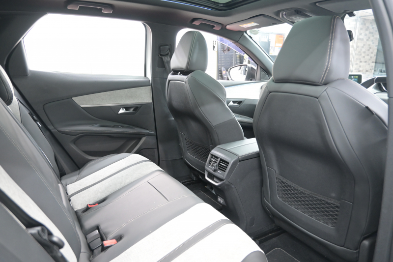 プジョー 3008 GT HYBRID4　ACC Pｽﾀ ECO ﾊｰﾌ革 ﾏｯｻｰｼﾞ機能 ﾊﾟﾉﾗﾏR ﾅﾋﾞTV 8ｲﾝﾁﾀｯﾁｽｸﾘｰﾝ AppleCarPlay 自動ﾃｰﾙｹﾞｰﾄ BSM LKA 純正18ｲﾝﾁAW　2年保証付