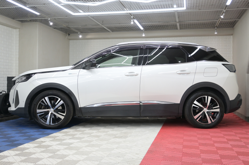 プジョー 3008 GT HYBRID4　ACC Pｽﾀ ECO ﾊｰﾌ革 ﾏｯｻｰｼﾞ機能 ﾊﾟﾉﾗﾏR ﾅﾋﾞTV 8ｲﾝﾁﾀｯﾁｽｸﾘｰﾝ AppleCarPlay 自動ﾃｰﾙｹﾞｰﾄ BSM LKA 純正18ｲﾝﾁAW　2年保証付