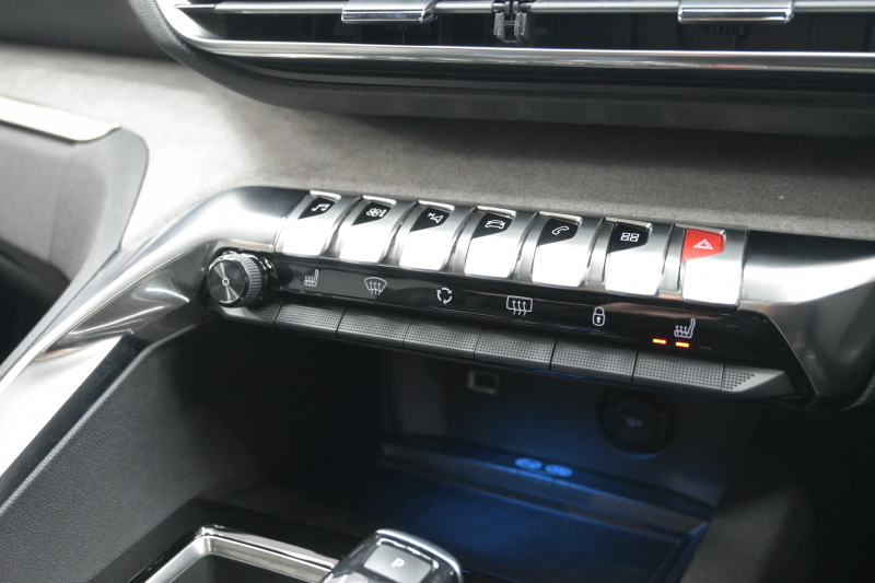 プジョー 3008 GT HYBRID4　ACC Pｽﾀ ECO ﾊｰﾌ革 ﾏｯｻｰｼﾞ機能 ﾊﾟﾉﾗﾏR ﾅﾋﾞTV 8ｲﾝﾁﾀｯﾁｽｸﾘｰﾝ AppleCarPlay 自動ﾃｰﾙｹﾞｰﾄ BSM LKA 純正18ｲﾝﾁAW　2年保証付