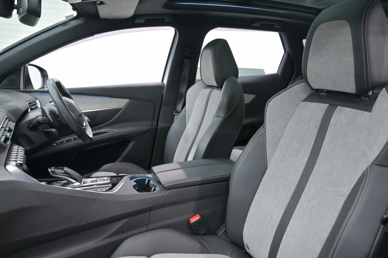 プジョー 3008 GT HYBRID4　ACC Pｽﾀ ECO ﾊｰﾌ革 ﾏｯｻｰｼﾞ機能 ﾊﾟﾉﾗﾏR ﾅﾋﾞTV 8ｲﾝﾁﾀｯﾁｽｸﾘｰﾝ AppleCarPlay 自動ﾃｰﾙｹﾞｰﾄ BSM LKA 純正18ｲﾝﾁAW　2年保証付