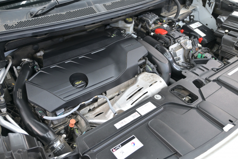 プジョー 3008 GT HYBRID4　ACC Pｽﾀ ECO ﾊｰﾌ革 ﾏｯｻｰｼﾞ機能 ﾊﾟﾉﾗﾏR ﾅﾋﾞTV 8ｲﾝﾁﾀｯﾁｽｸﾘｰﾝ AppleCarPlay 自動ﾃｰﾙｹﾞｰﾄ BSM LKA 純正18ｲﾝﾁAW　2年保証付