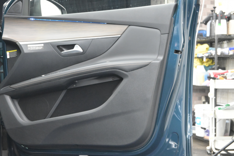 プジョー 3008 GT HYBRID4 ﾚｻﾞｰPKG　1ｵｰﾅｰ ACC Pｽﾀ ECO 黒本革 ﾏｯｻｰｼﾞ機能 ﾊﾟﾉﾗﾏR 8ｲﾝﾁﾀｯﾁｽｸﾘｰﾝ AppleCarPlay 自動ﾃｰﾙｹﾞｰﾄ BSM LKA 純正18ｲﾝﾁAW　2年保証付