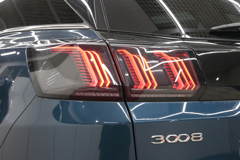 プジョー 3008 GT HYBRID4 ﾚｻﾞｰPKG　1ｵｰﾅｰ ACC Pｽﾀ ECO 黒本革 ﾏｯｻｰｼﾞ機能 ﾊﾟﾉﾗﾏR 8ｲﾝﾁﾀｯﾁｽｸﾘｰﾝ AppleCarPlay 自動ﾃｰﾙｹﾞｰﾄ BSM LKA 純正18ｲﾝﾁAW　2年保証付