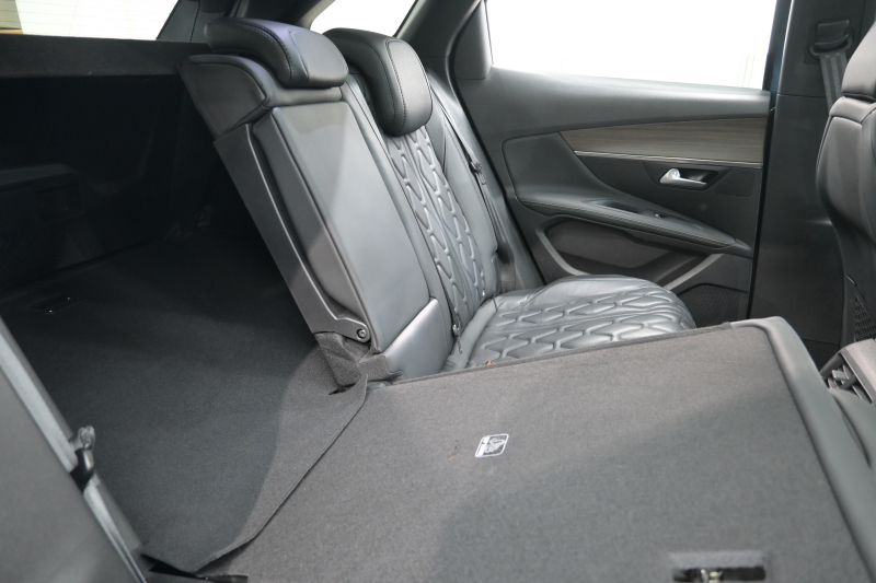 プジョー 3008 GT HYBRID4 ﾚｻﾞｰPKG　1ｵｰﾅｰ ACC Pｽﾀ ECO 黒本革 ﾏｯｻｰｼﾞ機能 ﾊﾟﾉﾗﾏR 8ｲﾝﾁﾀｯﾁｽｸﾘｰﾝ AppleCarPlay 自動ﾃｰﾙｹﾞｰﾄ BSM LKA 純正18ｲﾝﾁAW　2年保証付