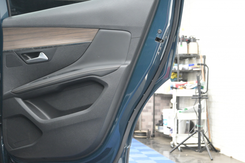 プジョー 3008 GT HYBRID4 ﾚｻﾞｰPKG　1ｵｰﾅｰ ACC Pｽﾀ ECO 黒本革 ﾏｯｻｰｼﾞ機能 ﾊﾟﾉﾗﾏR 8ｲﾝﾁﾀｯﾁｽｸﾘｰﾝ AppleCarPlay 自動ﾃｰﾙｹﾞｰﾄ BSM LKA 純正18ｲﾝﾁAW　2年保証付