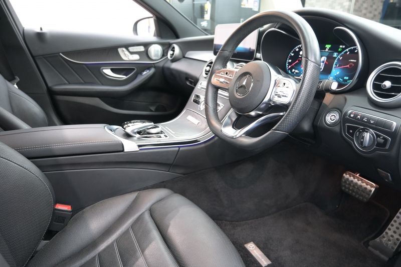 メルセデスベンツ Cクラス C200 ﾛｰﾚｳｽED ｽﾎﾟｰﾂ+&ﾚｰﾀﾞｰｾｰﾌﾃｨP　後期 ACC Pｽﾀ ECO LKA 黒革 ﾍﾞﾝﾁﾚｰﾀｰ 純正HDDﾅﾋﾞTV Bｶﾒﾗ CarPlay AMGｴｱﾛ&AMG18ｲﾝﾁAW LEDﾗｲﾄ　2年保証付