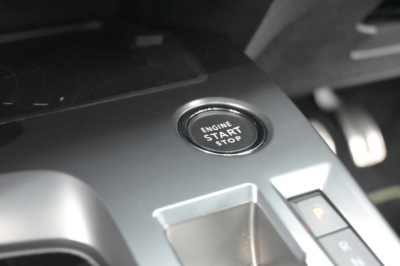 プジョー 308 GT ﾌﾞﾙｰHDi　ACC BSM 専用ｽﾎﾟｰﾂｼｰﾄ 純正ﾅﾋﾞ Carplay i-Connect 360ｶﾒﾗ LEDﾍｯﾄﾞﾗｲﾄ 純正18AW　2年保証付