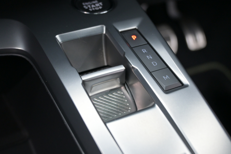 プジョー 308 GT ﾌﾞﾙｰHDi　ACC BSM 専用ｽﾎﾟｰﾂｼｰﾄ 純正ﾅﾋﾞ Carplay i-Connect 360ｶﾒﾗ LEDﾍｯﾄﾞﾗｲﾄ 純正18AW　2年保証付