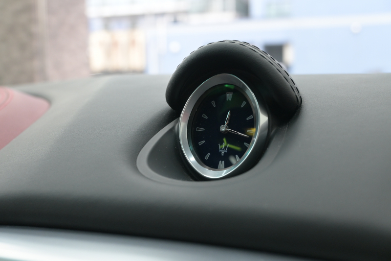 マセラティ ギブリ 3.0　ﾌﾙﾅﾁｭﾗﾙﾚｻﾞｰ赤革 ｻﾝﾙｰﾌ 赤×黒ﾚｻﾞｰｲﾝﾃﾘｱ ﾗﾃﾞｨｶｳｯﾄﾞｲﾝﾃﾘｱ 純正ﾅﾋﾞTV Bｶﾒﾗ 本革ｽﾃｱ ｳﾗｰﾉ19AW ｼﾌﾄﾊﾟﾄﾞﾙ　2年保証付