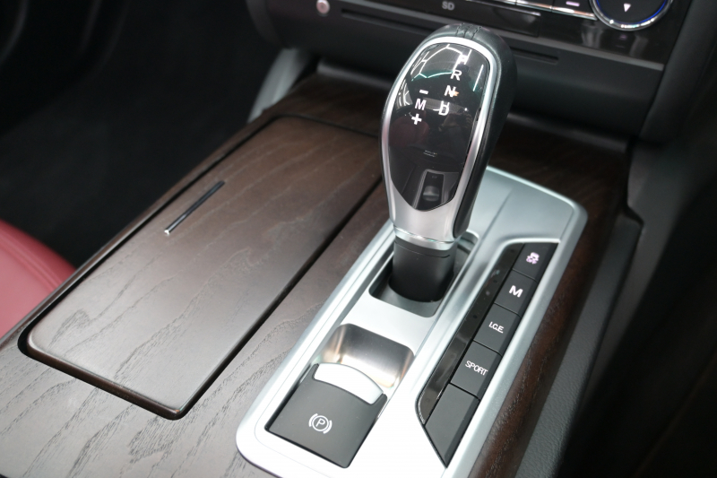 マセラティ ギブリ 3.0　ﾌﾙﾅﾁｭﾗﾙﾚｻﾞｰ赤革 ｻﾝﾙｰﾌ 赤×黒ﾚｻﾞｰｲﾝﾃﾘｱ ﾗﾃﾞｨｶｳｯﾄﾞｲﾝﾃﾘｱ 純正ﾅﾋﾞTV Bｶﾒﾗ 本革ｽﾃｱ ｳﾗｰﾉ19AW ｼﾌﾄﾊﾟﾄﾞﾙ　2年保証付