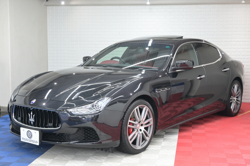 マセラティ ギブリ 3.0　ﾌﾙﾅﾁｭﾗﾙﾚｻﾞｰ赤革 ｻﾝﾙｰﾌ 赤×黒ﾚｻﾞｰｲﾝﾃﾘｱ ﾗﾃﾞｨｶｳｯﾄﾞｲﾝﾃﾘｱ 純正ﾅﾋﾞTV Bｶﾒﾗ 本革ｽﾃｱ ｳﾗｰﾉ19AW ｼﾌﾄﾊﾟﾄﾞﾙ　2年保証付