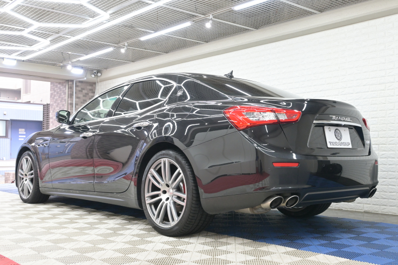 マセラティ ギブリ 3.0　ﾌﾙﾅﾁｭﾗﾙﾚｻﾞｰ赤革 ｻﾝﾙｰﾌ 赤×黒ﾚｻﾞｰｲﾝﾃﾘｱ ﾗﾃﾞｨｶｳｯﾄﾞｲﾝﾃﾘｱ 純正ﾅﾋﾞTV Bｶﾒﾗ 本革ｽﾃｱ ｳﾗｰﾉ19AW ｼﾌﾄﾊﾟﾄﾞﾙ　2年保証付