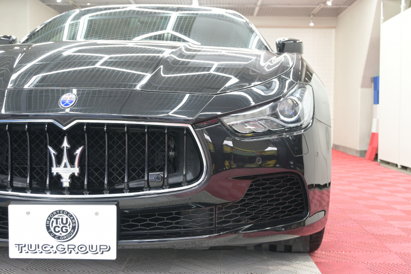 マセラティ ギブリ 3.0　ﾌﾙﾅﾁｭﾗﾙﾚｻﾞｰ赤革 ｻﾝﾙｰﾌ 赤×黒ﾚｻﾞｰｲﾝﾃﾘｱ ﾗﾃﾞｨｶｳｯﾄﾞｲﾝﾃﾘｱ 純正ﾅﾋﾞTV Bｶﾒﾗ 本革ｽﾃｱ ｳﾗｰﾉ19AW ｼﾌﾄﾊﾟﾄﾞﾙ　2年保証付