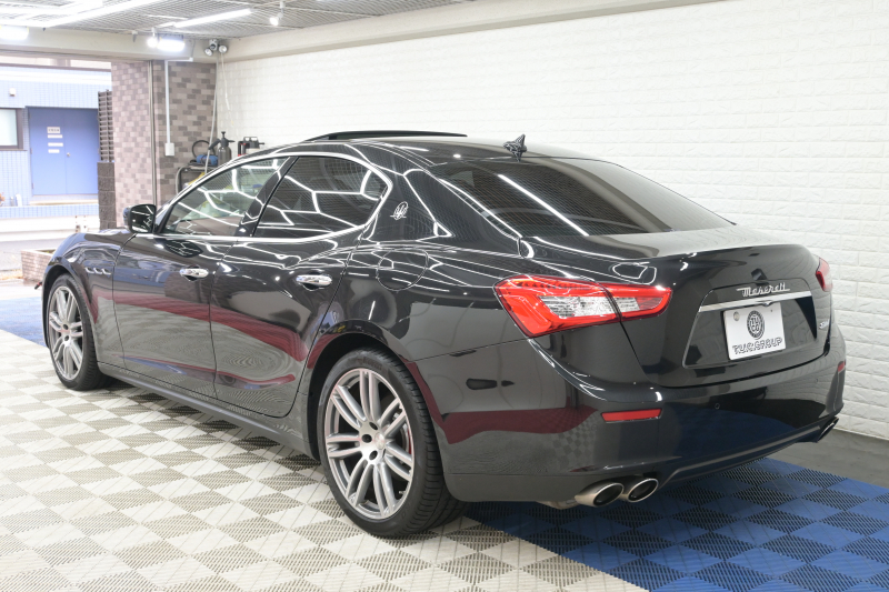 マセラティ ギブリ 3.0　ﾌﾙﾅﾁｭﾗﾙﾚｻﾞｰ赤革 ｻﾝﾙｰﾌ 赤×黒ﾚｻﾞｰｲﾝﾃﾘｱ ﾗﾃﾞｨｶｳｯﾄﾞｲﾝﾃﾘｱ 純正ﾅﾋﾞTV Bｶﾒﾗ 本革ｽﾃｱ ｳﾗｰﾉ19AW ｼﾌﾄﾊﾟﾄﾞﾙ　2年保証付