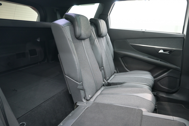 プジョー 5008 GT ﾌﾞﾙｰHDi　ACC Pｽﾀ ECO BSM ﾊｰﾌﾚｻﾞｰ ﾏｯｻｰｼﾞ機能 純正ﾀｯﾁｽｸﾘｰﾝ ﾌﾙｾｸﾞ CarPlay BTｵｰﾃﾞｨｵ&TEL 純正18ｲﾝﾁAW　2年保証付