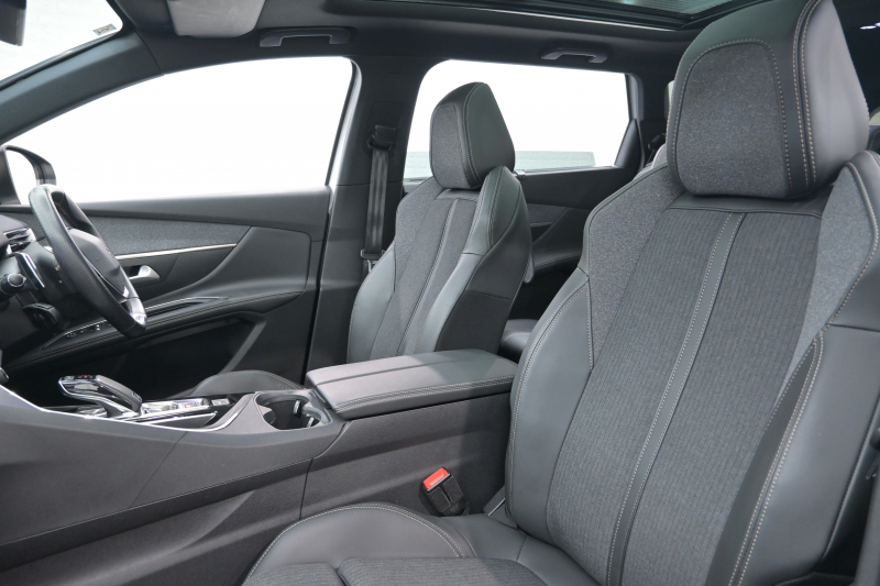 プジョー 5008 GT ﾌﾞﾙｰHDi　ACC Pｽﾀ ECO BSM ﾊｰﾌﾚｻﾞｰ ﾏｯｻｰｼﾞ機能 純正ﾀｯﾁｽｸﾘｰﾝ ﾌﾙｾｸﾞ CarPlay BTｵｰﾃﾞｨｵ&TEL 純正18ｲﾝﾁAW　2年保証付