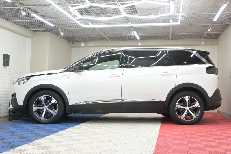 プジョー 5008 GT ﾌﾞﾙｰHDi　ACC Pｽﾀ ECO BSM ﾊｰﾌﾚｻﾞｰ ﾏｯｻｰｼﾞ機能 純正ﾀｯﾁｽｸﾘｰﾝ ﾌﾙｾｸﾞ CarPlay BTｵｰﾃﾞｨｵ&TEL 純正18ｲﾝﾁAW　2年保証付