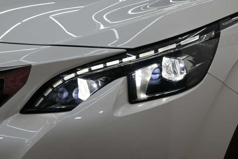 プジョー 5008 GT ﾌﾞﾙｰHDi　ACC Pｽﾀ ECO BSM ﾊｰﾌﾚｻﾞｰ ﾏｯｻｰｼﾞ機能 純正ﾀｯﾁｽｸﾘｰﾝ ﾌﾙｾｸﾞ CarPlay BTｵｰﾃﾞｨｵ&TEL 純正18ｲﾝﾁAW　2年保証付