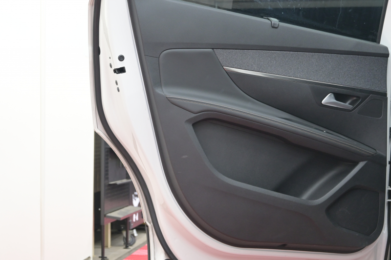 プジョー 5008 GT ﾌﾞﾙｰHDi　ACC Pｽﾀ ECO BSM ﾊｰﾌﾚｻﾞｰ ﾏｯｻｰｼﾞ機能 純正ﾀｯﾁｽｸﾘｰﾝ ﾌﾙｾｸﾞ CarPlay BTｵｰﾃﾞｨｵ&TEL 純正18ｲﾝﾁAW　2年保証付