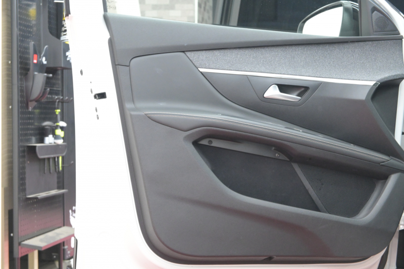 プジョー 5008 GT ﾌﾞﾙｰHDi　ACC Pｽﾀ ECO BSM ﾊｰﾌﾚｻﾞｰ ﾏｯｻｰｼﾞ機能 純正ﾀｯﾁｽｸﾘｰﾝ ﾌﾙｾｸﾞ CarPlay BTｵｰﾃﾞｨｵ&TEL 純正18ｲﾝﾁAW　2年保証付