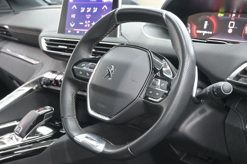 プジョー 5008 GT ﾌﾞﾙｰHDi　ACC Pｽﾀ ECO BSM ﾊｰﾌﾚｻﾞｰ ﾏｯｻｰｼﾞ機能 純正ﾀｯﾁｽｸﾘｰﾝ ﾌﾙｾｸﾞ CarPlay BTｵｰﾃﾞｨｵ&TEL 純正18ｲﾝﾁAW　2年保証付