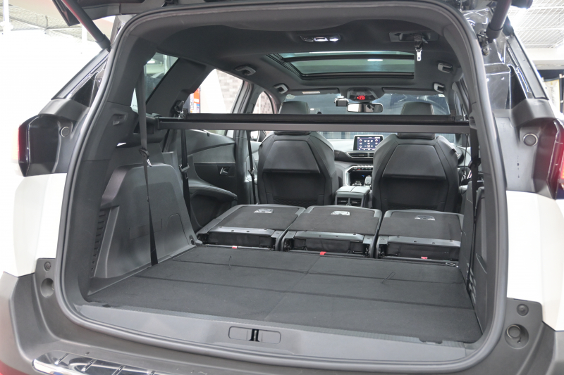 プジョー 5008 GT ﾌﾞﾙｰHDi　ACC Pｽﾀ ECO BSM ﾊｰﾌﾚｻﾞｰ ﾏｯｻｰｼﾞ機能 純正ﾀｯﾁｽｸﾘｰﾝ ﾌﾙｾｸﾞ CarPlay BTｵｰﾃﾞｨｵ&TEL 純正18ｲﾝﾁAW　2年保証付