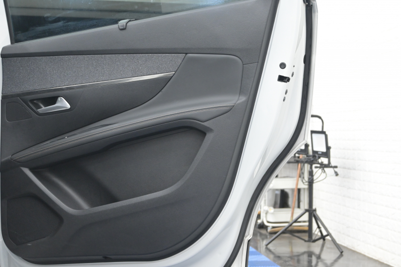 プジョー 5008 GT ﾌﾞﾙｰHDi　ACC Pｽﾀ ECO BSM ﾊｰﾌﾚｻﾞｰ ﾏｯｻｰｼﾞ機能 純正ﾀｯﾁｽｸﾘｰﾝ ﾌﾙｾｸﾞ CarPlay BTｵｰﾃﾞｨｵ&TEL 純正18ｲﾝﾁAW　2年保証付