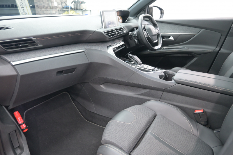 プジョー 5008 GT ﾌﾞﾙｰHDi　ACC Pｽﾀ ECO BSM ﾊｰﾌﾚｻﾞｰ ﾏｯｻｰｼﾞ機能 純正ﾀｯﾁｽｸﾘｰﾝ ﾌﾙｾｸﾞ CarPlay BTｵｰﾃﾞｨｵ&TEL 純正18ｲﾝﾁAW　2年保証付