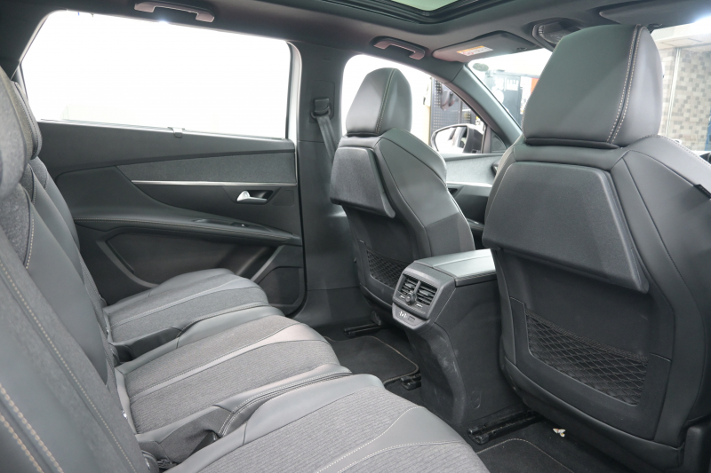 プジョー 5008 GT ﾌﾞﾙｰHDi　ACC Pｽﾀ ECO BSM ﾊｰﾌﾚｻﾞｰ ﾏｯｻｰｼﾞ機能 純正ﾀｯﾁｽｸﾘｰﾝ ﾌﾙｾｸﾞ CarPlay BTｵｰﾃﾞｨｵ&TEL 純正18ｲﾝﾁAW　2年保証付