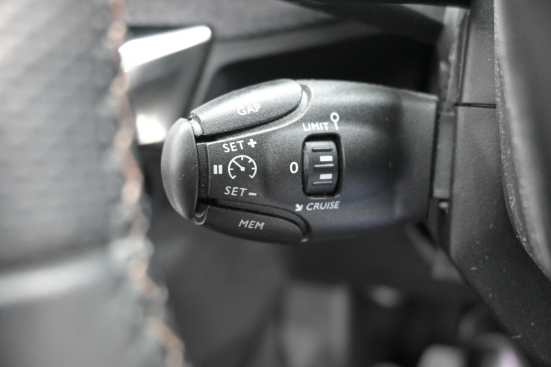 プジョー 5008 GT ﾌﾞﾙｰHDi　ACC Pｽﾀ ECO BSM ﾊｰﾌﾚｻﾞｰ ﾏｯｻｰｼﾞ機能 純正ﾀｯﾁｽｸﾘｰﾝ ﾌﾙｾｸﾞ CarPlay BTｵｰﾃﾞｨｵ&TEL 純正18ｲﾝﾁAW　2年保証付