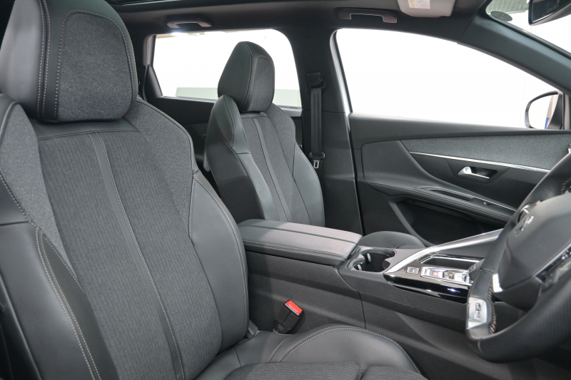 プジョー 5008 GT ﾌﾞﾙｰHDi　ACC Pｽﾀ ECO BSM ﾊｰﾌﾚｻﾞｰ ﾏｯｻｰｼﾞ機能 純正ﾀｯﾁｽｸﾘｰﾝ ﾌﾙｾｸﾞ CarPlay BTｵｰﾃﾞｨｵ&TEL 純正18ｲﾝﾁAW　2年保証付