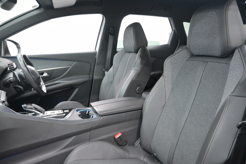 プジョー 3008 GTﾗｲﾝ　1ｵｰﾅｰ ACC ﾊｰﾌ革 純正ﾀｯﾁｽｸﾘｰﾝ ﾅﾋﾞTV ﾌﾙｾｸﾞ CarPlay ADVｺﾝﾄﾛｰﾙ 純正18ｲﾝﾁAW LEDﾗｲﾄ ｱｸﾃｨﾌﾞｾｰﾌﾃｨﾌﾞﾚｰｷ　2年保証付