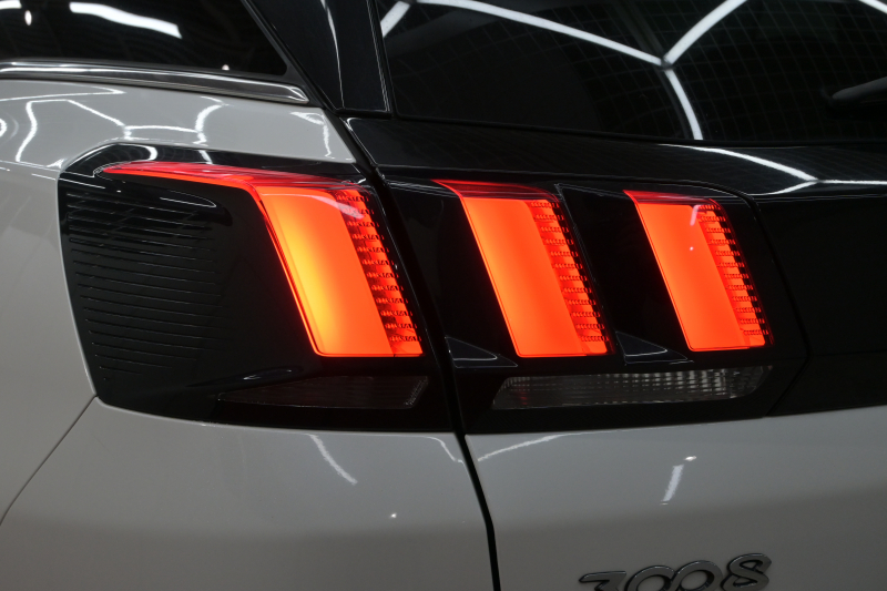 プジョー 3008 GTﾗｲﾝ　1ｵｰﾅｰ ACC ﾊｰﾌ革 純正ﾀｯﾁｽｸﾘｰﾝ ﾅﾋﾞTV ﾌﾙｾｸﾞ CarPlay ADVｺﾝﾄﾛｰﾙ 純正18ｲﾝﾁAW LEDﾗｲﾄ ｱｸﾃｨﾌﾞｾｰﾌﾃｨﾌﾞﾚｰｷ　2年保証付