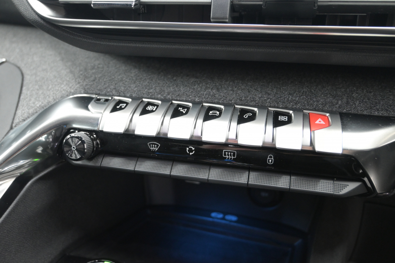 プジョー 3008 GTﾗｲﾝ　1ｵｰﾅｰ ACC ﾊｰﾌ革 純正ﾀｯﾁｽｸﾘｰﾝ ﾅﾋﾞTV ﾌﾙｾｸﾞ CarPlay ADVｺﾝﾄﾛｰﾙ 純正18ｲﾝﾁAW LEDﾗｲﾄ ｱｸﾃｨﾌﾞｾｰﾌﾃｨﾌﾞﾚｰｷ　2年保証付