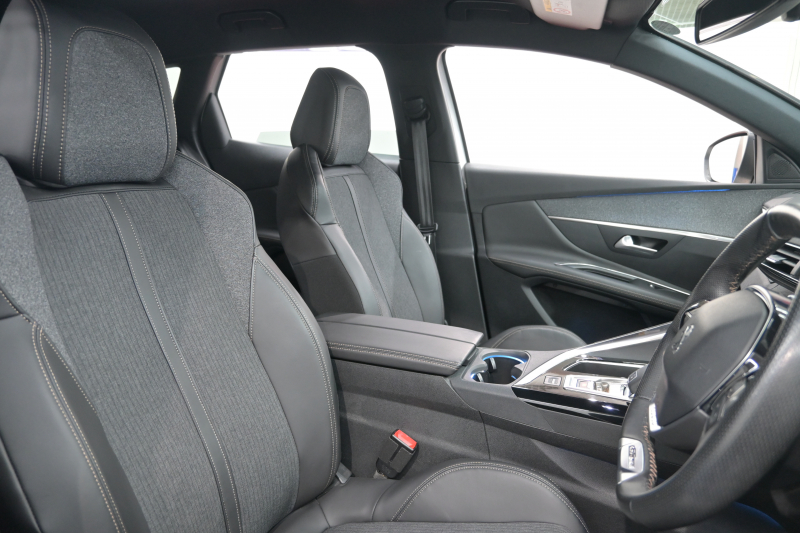 プジョー 3008 GTﾗｲﾝ　1ｵｰﾅｰ ACC ﾊｰﾌ革 純正ﾀｯﾁｽｸﾘｰﾝ ﾅﾋﾞTV ﾌﾙｾｸﾞ CarPlay ADVｺﾝﾄﾛｰﾙ 純正18ｲﾝﾁAW LEDﾗｲﾄ ｱｸﾃｨﾌﾞｾｰﾌﾃｨﾌﾞﾚｰｷ　2年保証付