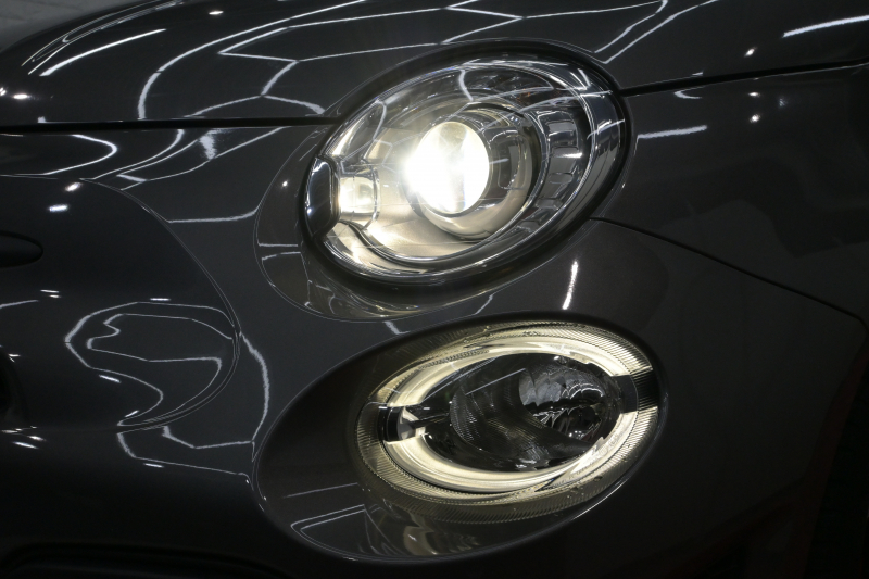 アバルト 595 ｺﾝﾍﾟﾃｨﾂｨｵｰﾈ　正規D車 左H 5速MT Sabeltｽﾎﾟｰﾂｼｰﾄ Uconnectﾌﾟﾚｰﾔｰ Carplay/AndroidAuto 17ｲﾝﾁAW ﾚｯﾄﾞｷｬﾘﾊﾟｰ ﾚｺｰﾄﾞﾓﾝﾂｧ　2年保証付