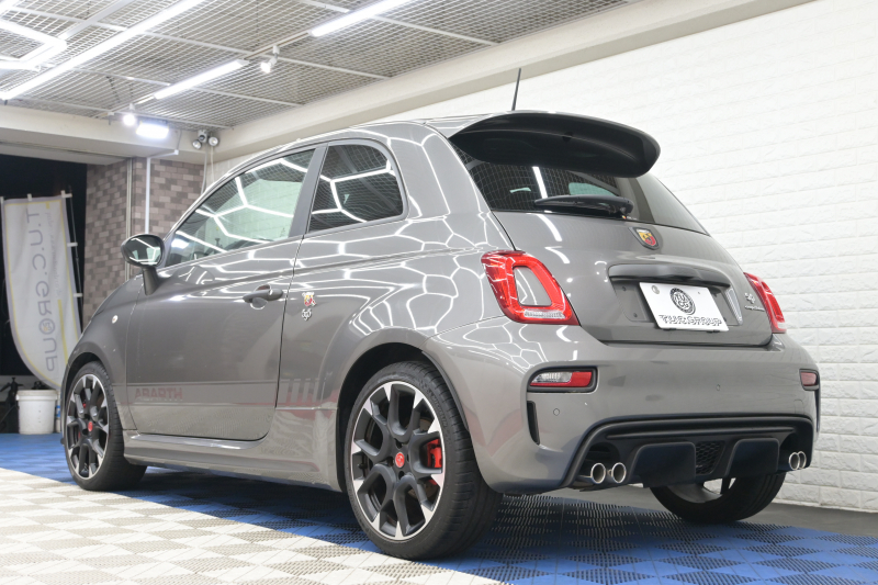 アバルト 595 ｺﾝﾍﾟﾃｨﾂｨｵｰﾈ　正規D車 左H 5速MT Sabeltｽﾎﾟｰﾂｼｰﾄ Uconnectﾌﾟﾚｰﾔｰ Carplay/AndroidAuto 17ｲﾝﾁAW ﾚｯﾄﾞｷｬﾘﾊﾟｰ ﾚｺｰﾄﾞﾓﾝﾂｧ　2年保証付