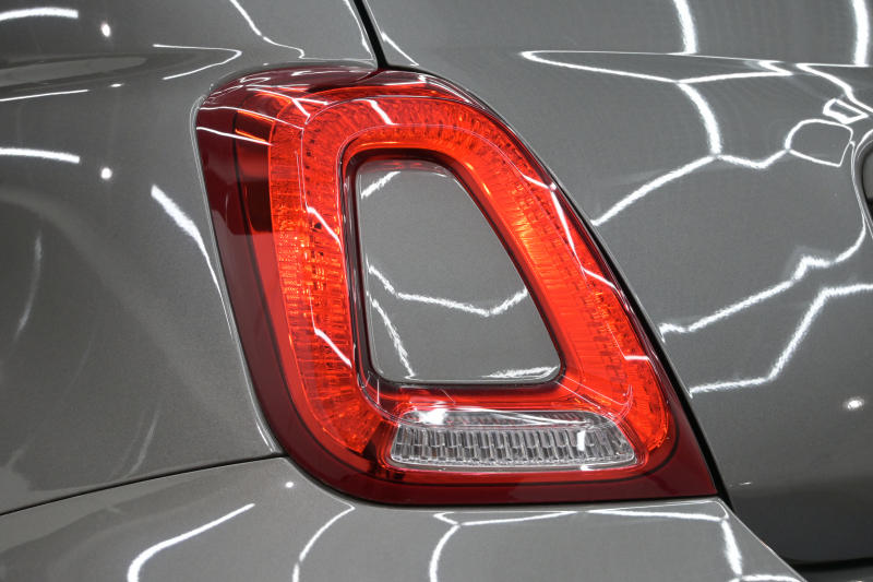 アバルト 595 ｺﾝﾍﾟﾃｨﾂｨｵｰﾈ　正規D車 左H 5速MT Sabeltｽﾎﾟｰﾂｼｰﾄ Uconnectﾌﾟﾚｰﾔｰ Carplay/AndroidAuto 17ｲﾝﾁAW ﾚｯﾄﾞｷｬﾘﾊﾟｰ ﾚｺｰﾄﾞﾓﾝﾂｧ　2年保証付