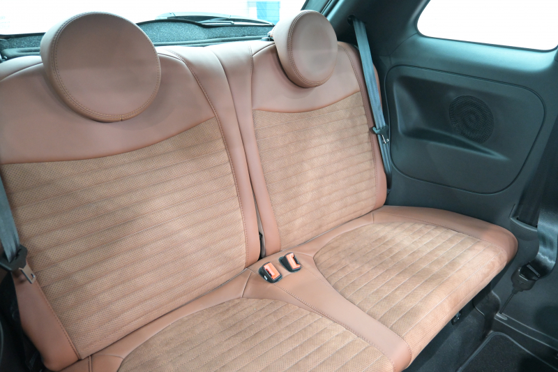 アバルト 595 ｺﾝﾍﾟﾃｨﾂｨｵｰﾈ　正規D車 左H 5速MT Sabeltｽﾎﾟｰﾂｼｰﾄ Uconnectﾌﾟﾚｰﾔｰ Carplay/AndroidAuto 17ｲﾝﾁAW ﾚｯﾄﾞｷｬﾘﾊﾟｰ ﾚｺｰﾄﾞﾓﾝﾂｧ　2年保証付