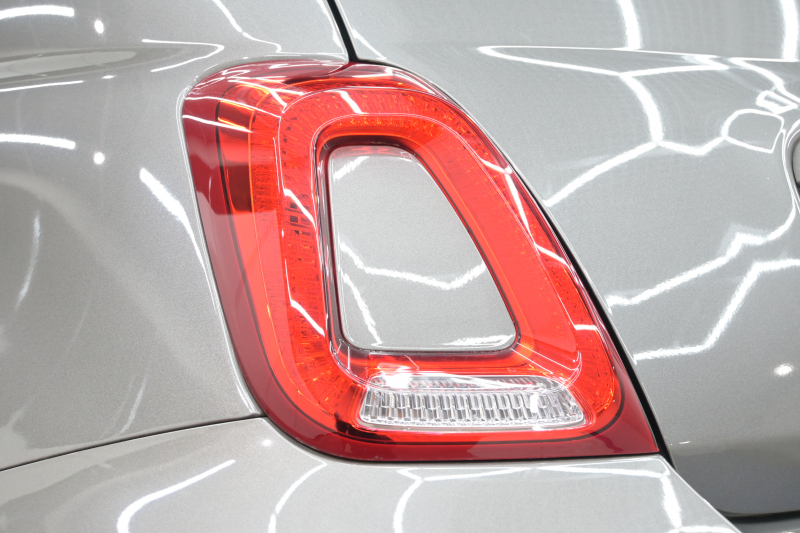 アバルト 595 ｺﾝﾍﾟﾃｨﾂｨｵｰﾈ　正規D車 左H 5速MT Sabeltｽﾎﾟｰﾂｼｰﾄ Uconnectﾌﾟﾚｰﾔｰ Carplay/AndroidAuto 17ｲﾝﾁAW ﾚｯﾄﾞｷｬﾘﾊﾟｰ ﾚｺｰﾄﾞﾓﾝﾂｧ　2年保証付