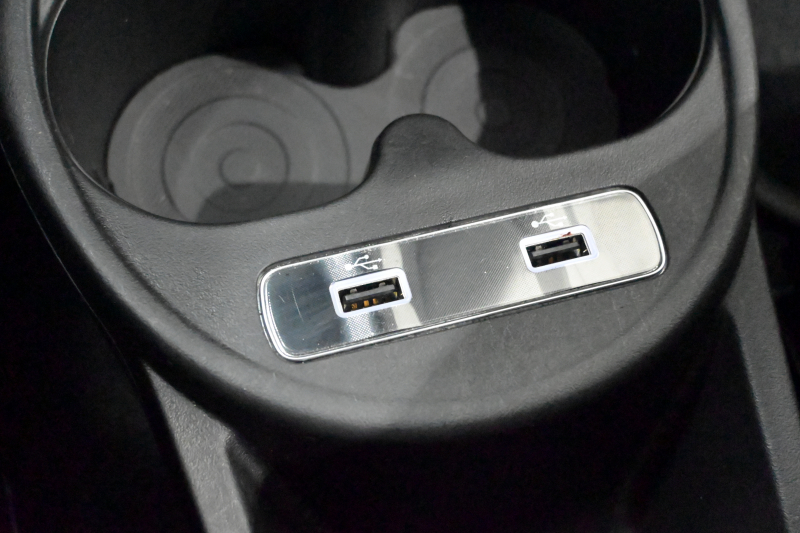 アバルト 595 ｺﾝﾍﾟﾃｨﾂｨｵｰﾈ　正規D車 左H 5速MT Sabeltｽﾎﾟｰﾂｼｰﾄ Uconnectﾌﾟﾚｰﾔｰ Carplay/AndroidAuto 17ｲﾝﾁAW ﾚｯﾄﾞｷｬﾘﾊﾟｰ ﾚｺｰﾄﾞﾓﾝﾂｧ　2年保証付