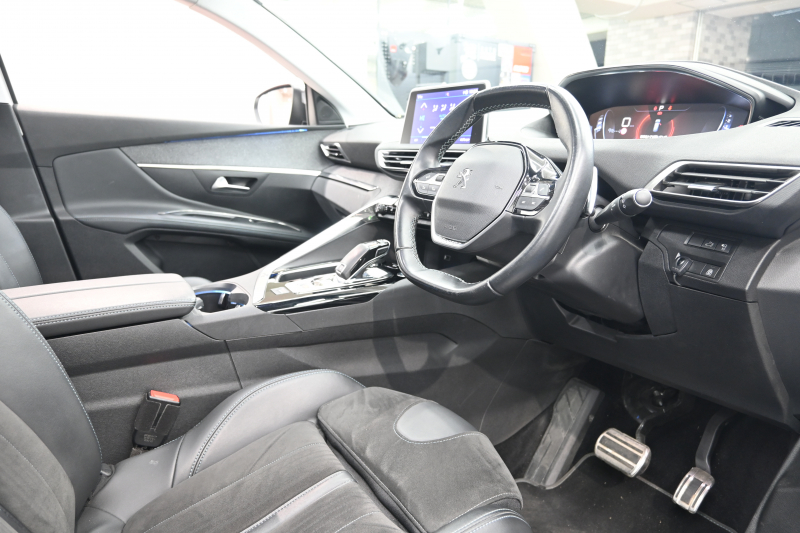 プジョー 5008 ｸﾛｽｼﾃｨ ﾌﾞﾙｰHDi　特別仕様車 Pｽﾀ ACC BSM ﾊﾟﾉﾗﾏSR ｺﾝﾋﾞﾚｻﾞｰ ﾏﾙﾁﾗﾝﾊﾞｰｻﾎﾟｰﾄ 純正ﾓﾆﾀｰ ﾅﾋﾞTV CarPlay BTｵｰﾃﾞｨｵ LEDﾍｯﾄﾞﾗｲﾄ ｱﾝﾋﾞｴﾝｽﾗｲﾄ 純正18ｲﾝﾁAW　2年保証付