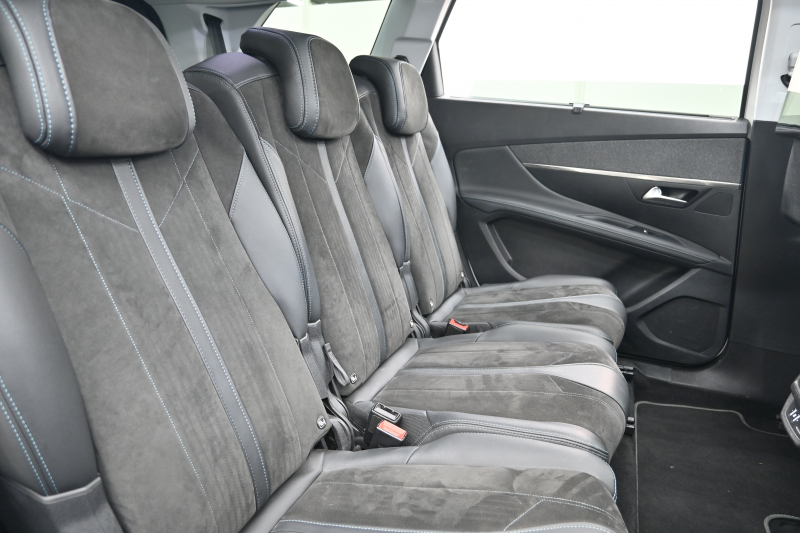 プジョー 5008 ｸﾛｽｼﾃｨ ﾌﾞﾙｰHDi　特別仕様車 Pｽﾀ ACC BSM ﾊﾟﾉﾗﾏSR ｺﾝﾋﾞﾚｻﾞｰ ﾏﾙﾁﾗﾝﾊﾞｰｻﾎﾟｰﾄ 純正ﾓﾆﾀｰ ﾅﾋﾞTV CarPlay BTｵｰﾃﾞｨｵ LEDﾍｯﾄﾞﾗｲﾄ ｱﾝﾋﾞｴﾝｽﾗｲﾄ 純正18ｲﾝﾁAW　2年保証付