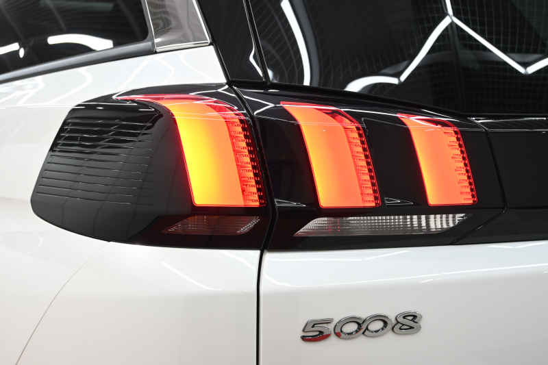 プジョー 5008 ｸﾛｽｼﾃｨ ﾌﾞﾙｰHDi　特別仕様車 Pｽﾀ ACC BSM ﾊﾟﾉﾗﾏSR ｺﾝﾋﾞﾚｻﾞｰ ﾏﾙﾁﾗﾝﾊﾞｰｻﾎﾟｰﾄ 純正ﾓﾆﾀｰ ﾅﾋﾞTV CarPlay BTｵｰﾃﾞｨｵ LEDﾍｯﾄﾞﾗｲﾄ ｱﾝﾋﾞｴﾝｽﾗｲﾄ 純正18ｲﾝﾁAW　2年保証付