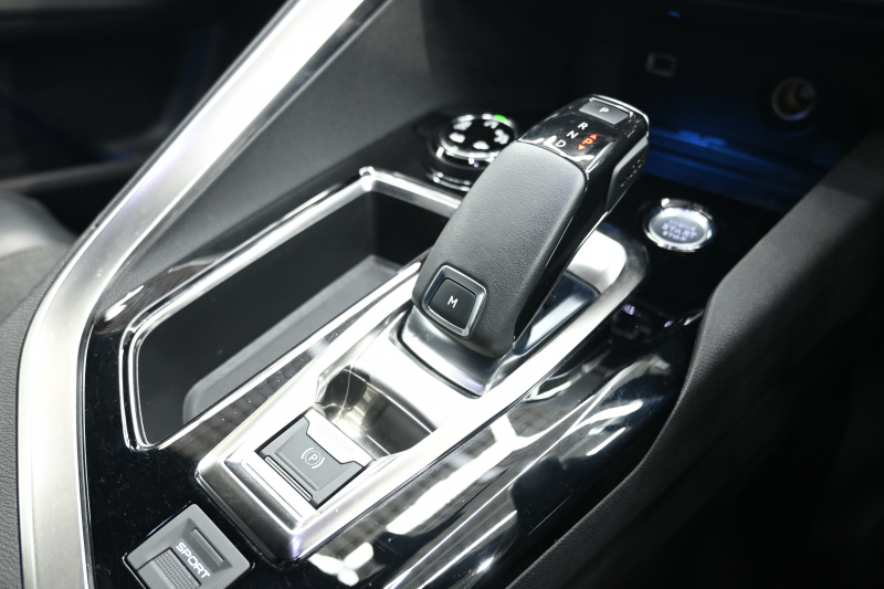 プジョー 5008 GTﾗｲﾝ ﾌﾞﾙｰHDI　1ｵｰﾅｰ ACC Pｽﾀ ECO BSM ﾊｰﾌﾚｻﾞｰ ﾏｯｻｰｼﾞ機能 純正ﾀｯﾁｽｸﾘｰﾝ ﾌﾙｾｸﾞ CarPlay BTｵｰﾃﾞｨｵ&TEL 純正18ｲﾝﾁAW　2年保証付