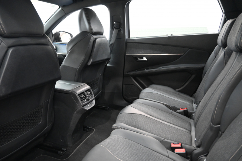 プジョー 5008 GTﾗｲﾝ ﾌﾞﾙｰHDI　1ｵｰﾅｰ ACC Pｽﾀ ECO BSM ﾊｰﾌﾚｻﾞｰ ﾏｯｻｰｼﾞ機能 純正ﾀｯﾁｽｸﾘｰﾝ ﾌﾙｾｸﾞ CarPlay BTｵｰﾃﾞｨｵ&TEL 純正18ｲﾝﾁAW　2年保証付