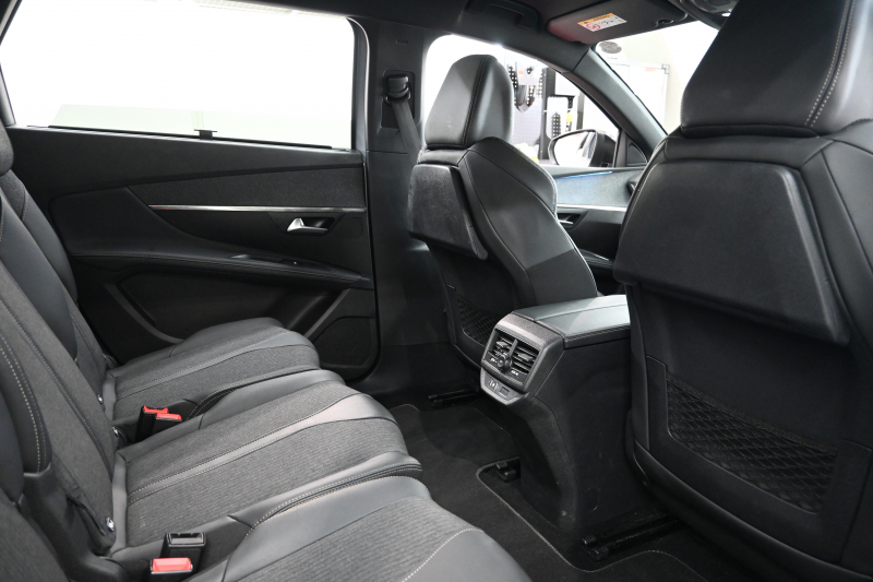 プジョー 5008 GTﾗｲﾝ ﾌﾞﾙｰHDI　1ｵｰﾅｰ ACC Pｽﾀ ECO BSM ﾊｰﾌﾚｻﾞｰ ﾏｯｻｰｼﾞ機能 純正ﾀｯﾁｽｸﾘｰﾝ ﾌﾙｾｸﾞ CarPlay BTｵｰﾃﾞｨｵ&TEL 純正18ｲﾝﾁAW　2年保証付