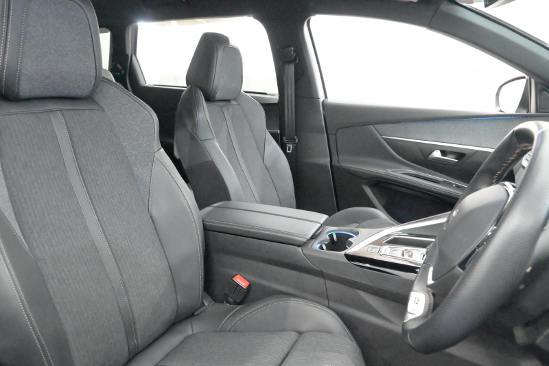 プジョー 5008 GTﾗｲﾝ ﾌﾞﾙｰHDI　1ｵｰﾅｰ ACC Pｽﾀ ECO BSM ﾊｰﾌﾚｻﾞｰ ﾏｯｻｰｼﾞ機能 純正ﾀｯﾁｽｸﾘｰﾝ ﾌﾙｾｸﾞ CarPlay BTｵｰﾃﾞｨｵ&TEL 純正18ｲﾝﾁAW　2年保証付