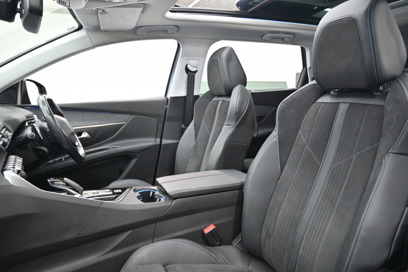 プジョー 5008 ｸﾛｽｼﾃｨ ﾌﾞﾙｰHDi　特別仕様車 Pｽﾀ ACC BSM ﾊﾟﾉﾗﾏSR ｺﾝﾋﾞﾚｻﾞｰ ﾏﾙﾁﾗﾝﾊﾞｰｻﾎﾟｰﾄ 純正ﾓﾆﾀｰ  CarPlay BTｵｰﾃﾞｨｵ LEDﾍｯﾄﾞﾗｲﾄ ｱﾝﾋﾞｴﾝｽﾗｲﾄ 純正18ｲﾝﾁAW　2年保証付